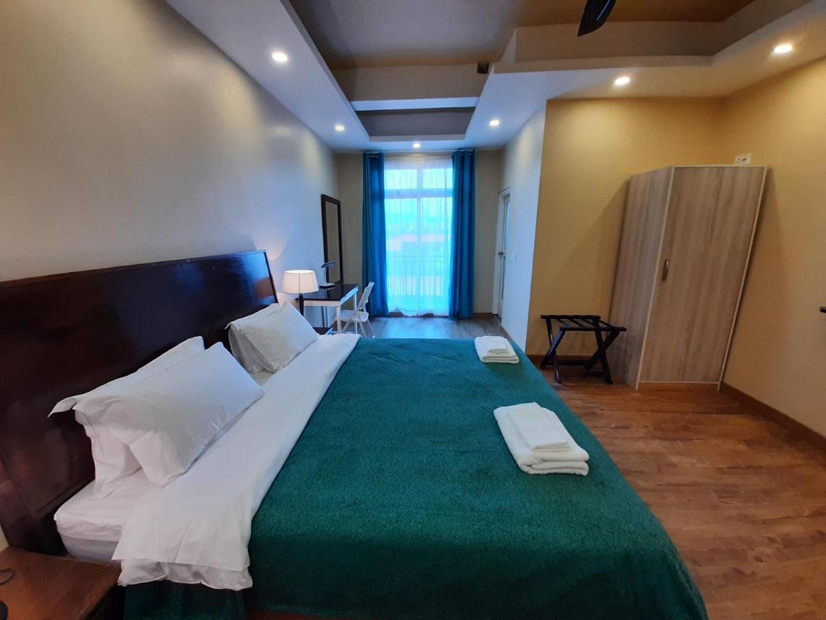 Shalom Farmhouse By The Hillside อิมฟัล ภายนอก รูปภาพ